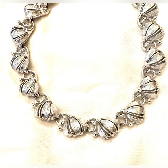 LISNER Necklace  Baublle signed Treasure  "Flower Blossom" RARE - Picture 3 of 7